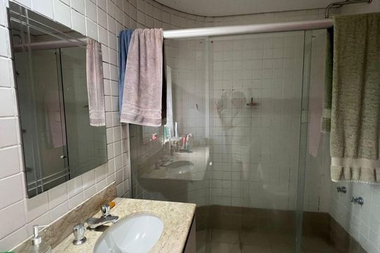Banheiro de apartamento para alugar com 1 quarto, 57m² em Alphaville Industrial, Barueri