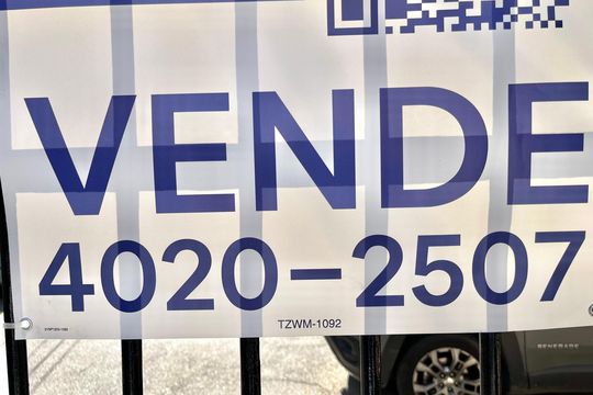 Plaquinha instalada de casa à venda com 3 quartos, 137m² em Vila do Encontro, São Paulo
