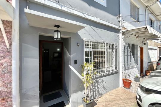 Fachada da Casa de casa à venda com 3 quartos, 137m² em Vila do Encontro, São Paulo