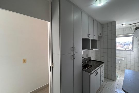 Cozinha  de apartamento para alugar com 2 quartos, 50m² em Vila Arriete, São Paulo