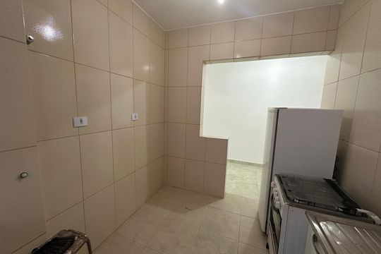 Cozinha de apartamento para alugar com 1 quarto, 45m² em Centro, São Vicente