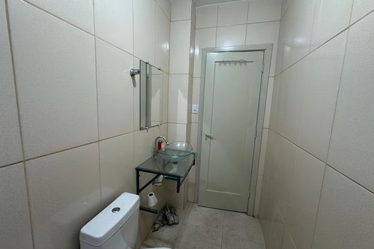 Banheiro de apartamento para alugar com 1 quarto, 45m² em Centro, São Vicente