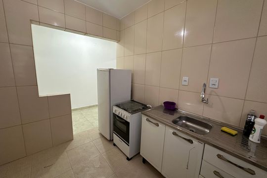 Cozinha de apartamento para alugar com 1 quarto, 45m² em Centro, São Vicente