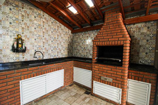 Churrasqueira de casa para alugar com 3 quartos, 200m² em Vila Cavaton, São Paulo