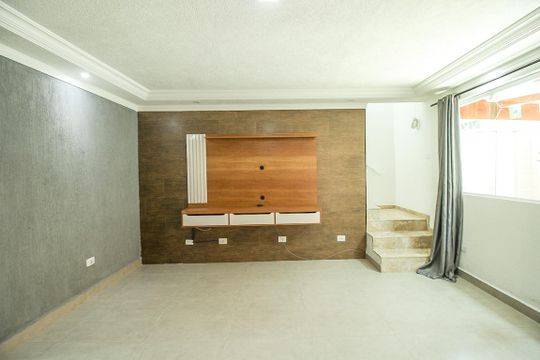 Sala de casa para alugar com 3 quartos, 200m² em Vila Cavaton, São Paulo