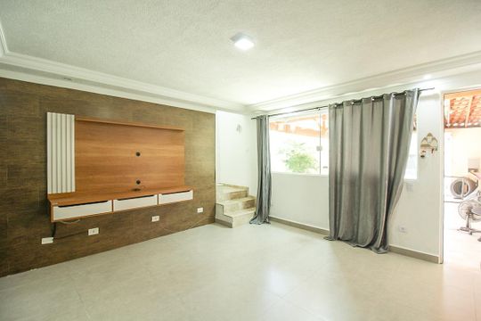 Casa para alugar com 3 quartos, 200m² em Vila Cavaton, São Paulo