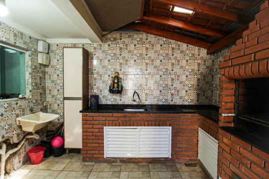 Churrasqueira de casa para alugar com 3 quartos, 200m² em Vila Cavaton, São Paulo