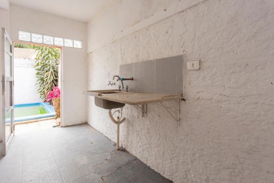 Área de Serviço de casa para alugar com 4 quartos, 270m² em Jardim Guarapiranga, São Paulo