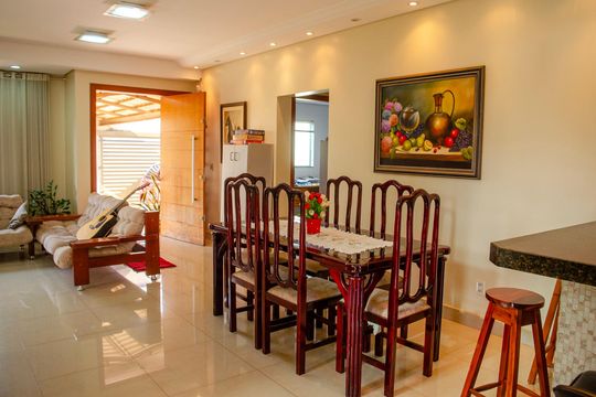 Sala de Jantar de casa à venda com 7 quartos, 630m² em Osvaldo Rosa, Goiânia