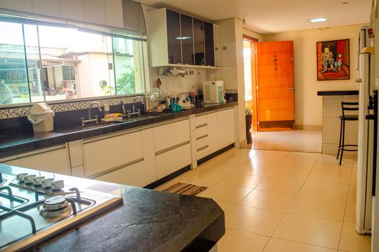 Cozinha de casa à venda com 7 quartos, 630m² em Osvaldo Rosa, Goiânia