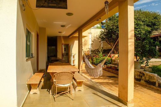 Varanda de casa à venda com 7 quartos, 630m² em Osvaldo Rosa, Goiânia