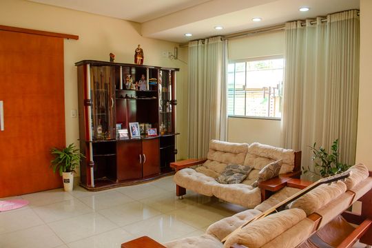 Sala de casa à venda com 7 quartos, 630m² em Osvaldo Rosa, Goiânia
