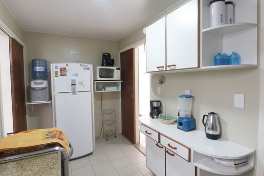 Cozinha de apartamento para alugar com 3 quartos, 109m² em Vila Nova, Cabo Frio