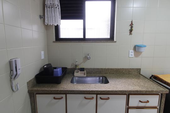 Cozinha de apartamento para alugar com 3 quartos, 109m² em Vila Nova, Cabo Frio
