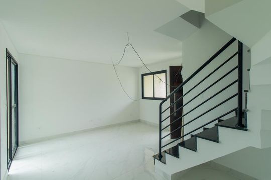Sala de casa à venda com 3 quartos, 108m² em Uberaba, Curitiba