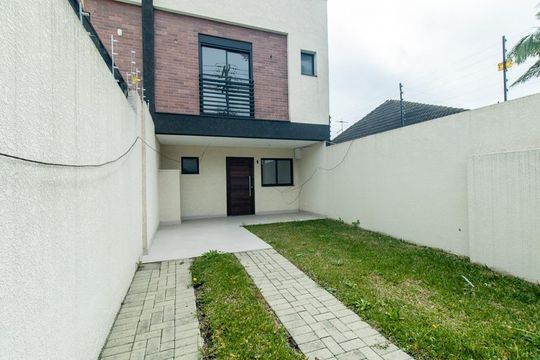 Garagem de casa à venda com 3 quartos, 108m² em Uberaba, Curitiba
