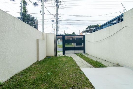 Garagem de casa à venda com 3 quartos, 108m² em Uberaba, Curitiba