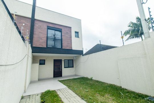 Fachada de casa à venda com 3 quartos, 108m² em Uberaba, Curitiba