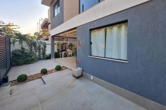 Quintal de casa para alugar com 3 quartos, 192m² em Itaipu, Niterói