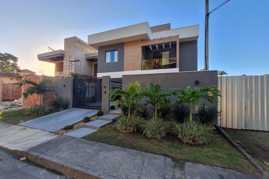 Fachada de casa para alugar com 3 quartos, 192m² em Itaipu, Niterói