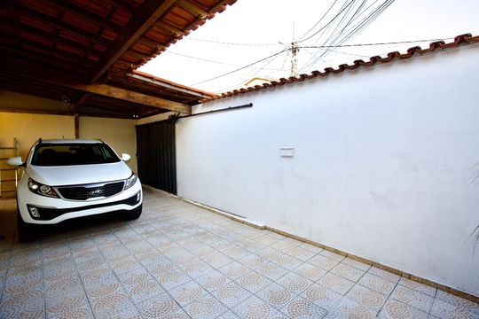 Garagem de casa à venda com 3 quartos, 280m² em Santa Cruz (barreiro), Belo Horizonte
