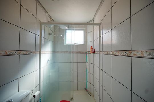 Banheiro de apartamento para alugar com 2 quartos, 69m² em Serraria, São José