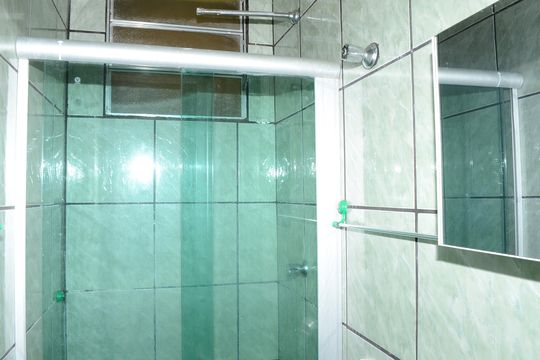 Banheiro de casa para alugar com 1 quarto, 46m² em Maria Goretti, Belo Horizonte