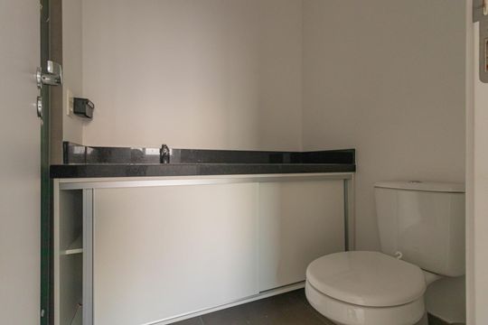 Banheiro de apartamento para alugar com 1 quarto, 39m² em Marechal Rondon, Canoas