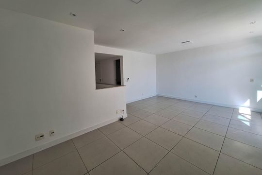 Sala de apartamento à venda com 3 quartos, 190m² em Itacoatiara, Niterói