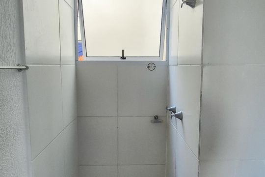 Banheiro de apartamento para alugar com 2 quartos, 40m² em Brás de Pina, Rio de Janeiro