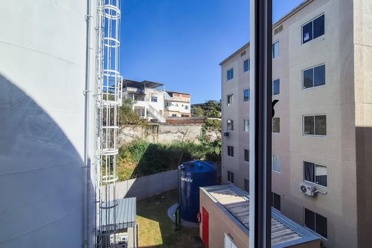 Sala de apartamento para alugar com 2 quartos, 40m² em Brás de Pina, Rio de Janeiro