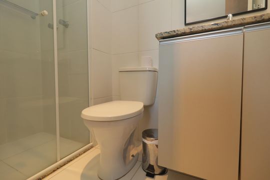 Banheiro de kitnet/studio à venda com 1 quarto, 28m² em Aclimação, São Paulo