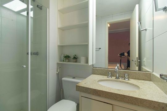 Banheiro de kitnet/studio à venda com 0 quarto, 28m² em Aclimação, São Paulo