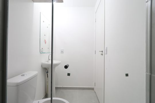 Banheiro  de apartamento à venda com 1 quarto, 25m² em Barra Funda, São Paulo