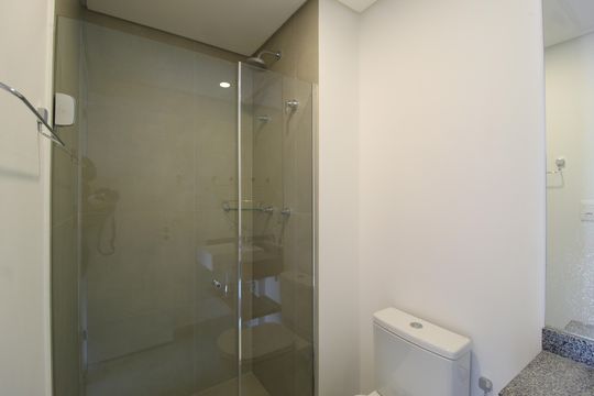 Banheiro da Suíte de apartamento para alugar com 1 quarto, 33m² em Indianópolis, São Paulo