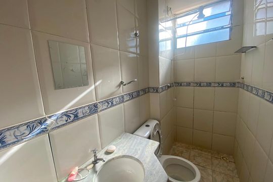 Banheiro social de apartamento para alugar com 3 quartos, 42m² em Granjas Primavera (Justinópolis), Contagem