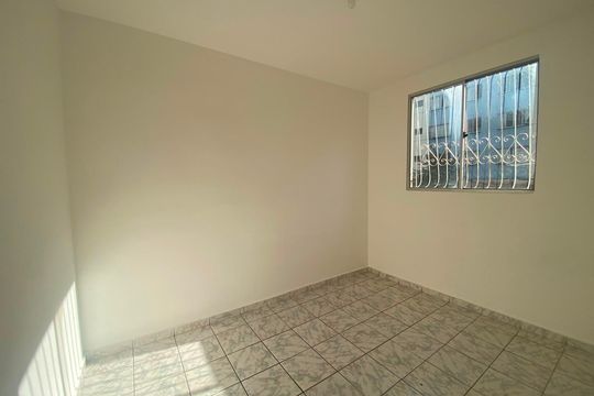 Sala de apartamento para alugar com 3 quartos, 42m² em Granjas Primavera (Justinópolis), Contagem