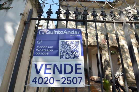 Fachada de casa à venda com 5 quartos, 400m² em Grajaú, Rio de Janeiro