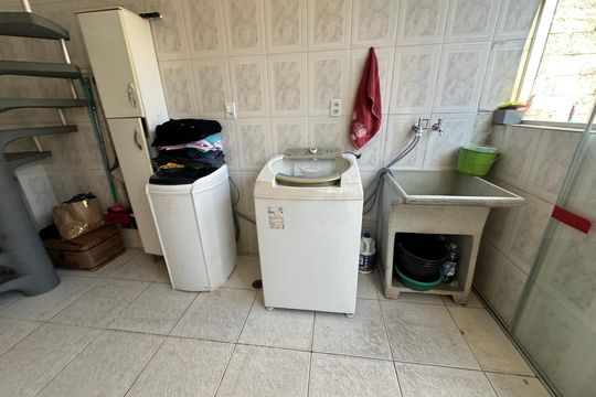 Área de Serviço de casa à venda com 5 quartos, 295m² em Jardim Silveira, Barueri