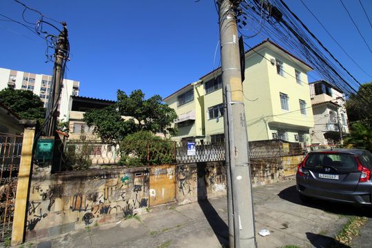 Fachada da casa de casa à venda com 2 quartos, 480m² em Olaria, Rio de Janeiro