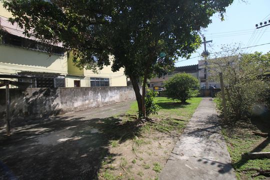 Quintal de casa à venda com 2 quartos, 480m² em Olaria, Rio de Janeiro