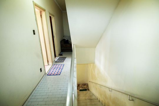 Corredor 2º piso de casa à venda com 2 quartos, 480m² em Olaria, Rio de Janeiro