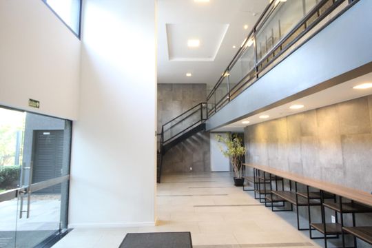 Hall social de apartamento à venda com 1 quarto, 43m² em Jardim do Salso, Porto Alegre