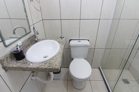 Banheiro da Suíte de casa para alugar com 3 quartos, 140m² em São Cristóvão, Cabo Frio