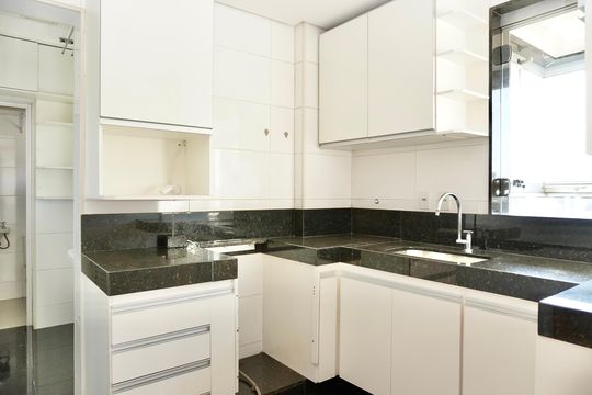 Cozinha  de apartamento para alugar com 3 quartos, 180m² em Santo Antônio, Belo Horizonte