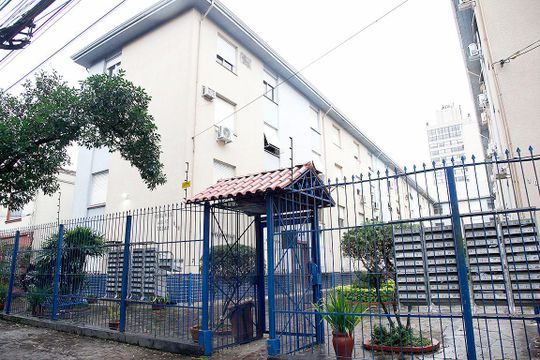 Fachada de apartamento à venda com 2 quartos, 51m² em Menino Deus, Porto Alegre