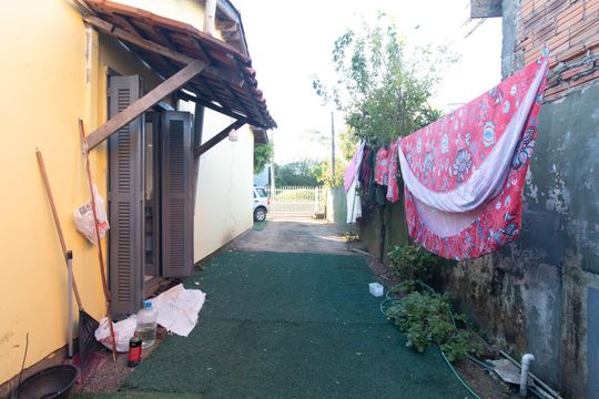 Quintal de casa à venda com 3 quartos, 155m² em Restinga, Porto Alegre
