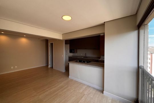 Sala de apartamento para alugar com 2 quartos, 105m² em Empresarial 18 do Forte, Barueri