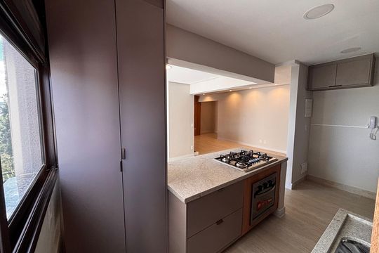 Cozinha de apartamento para alugar com 2 quartos, 105m² em Empresarial 18 do Forte, Barueri