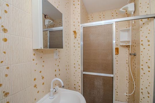 Banheiro de apartamento para alugar com 1 quarto, 62m² em Sarandi, Porto Alegre